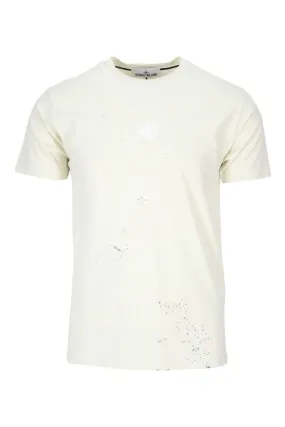 Camiseta blanca con logo centrado