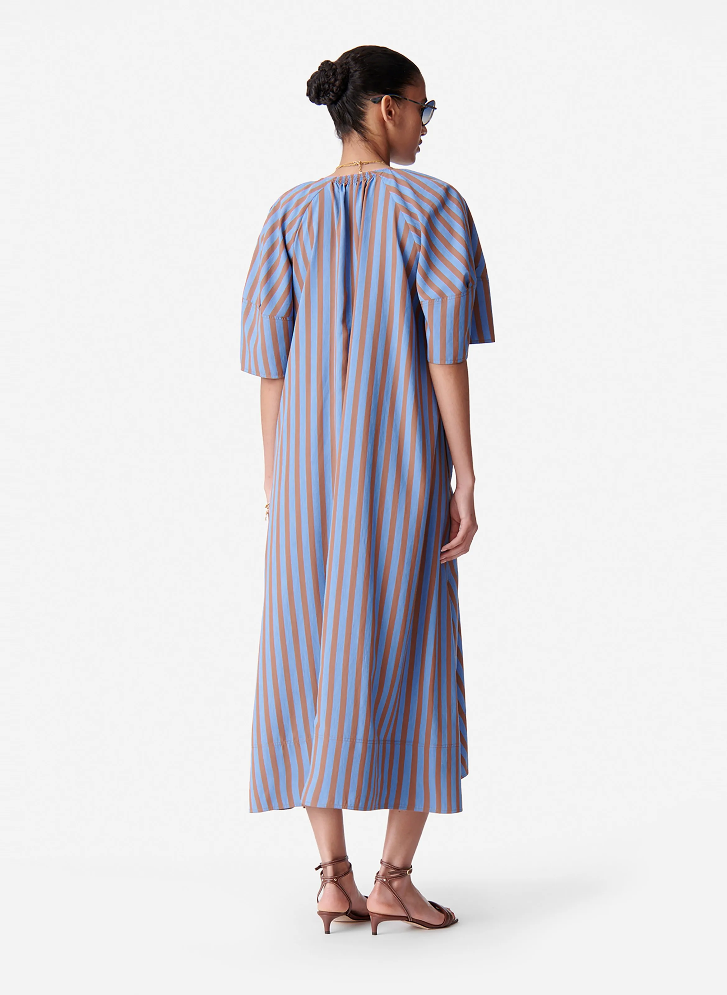 VANESSA BRUNO BROOKLYN - Vestido largo holgado con cuello de pico en azul